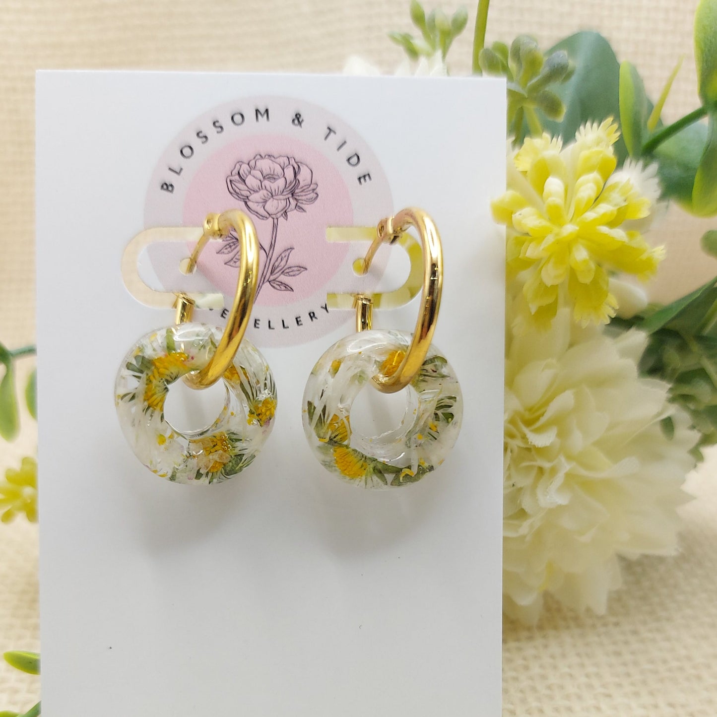 Nature-inspired daisy earrings with a unique donut design.